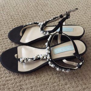 Betsey Johnson Black Satin Pearl Rhinestone Beaded Thong Sandals Size 6